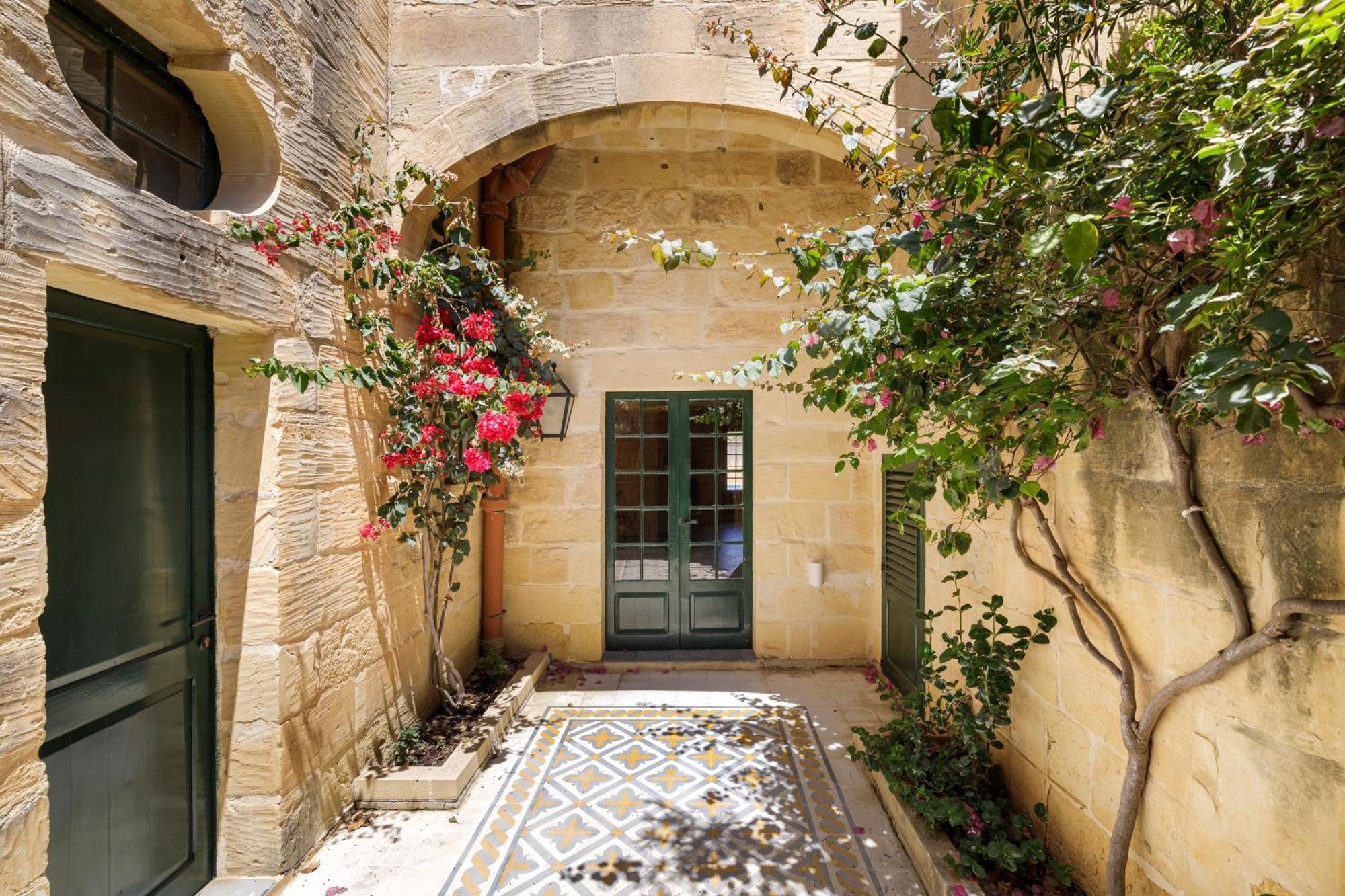 Gozo Escape *